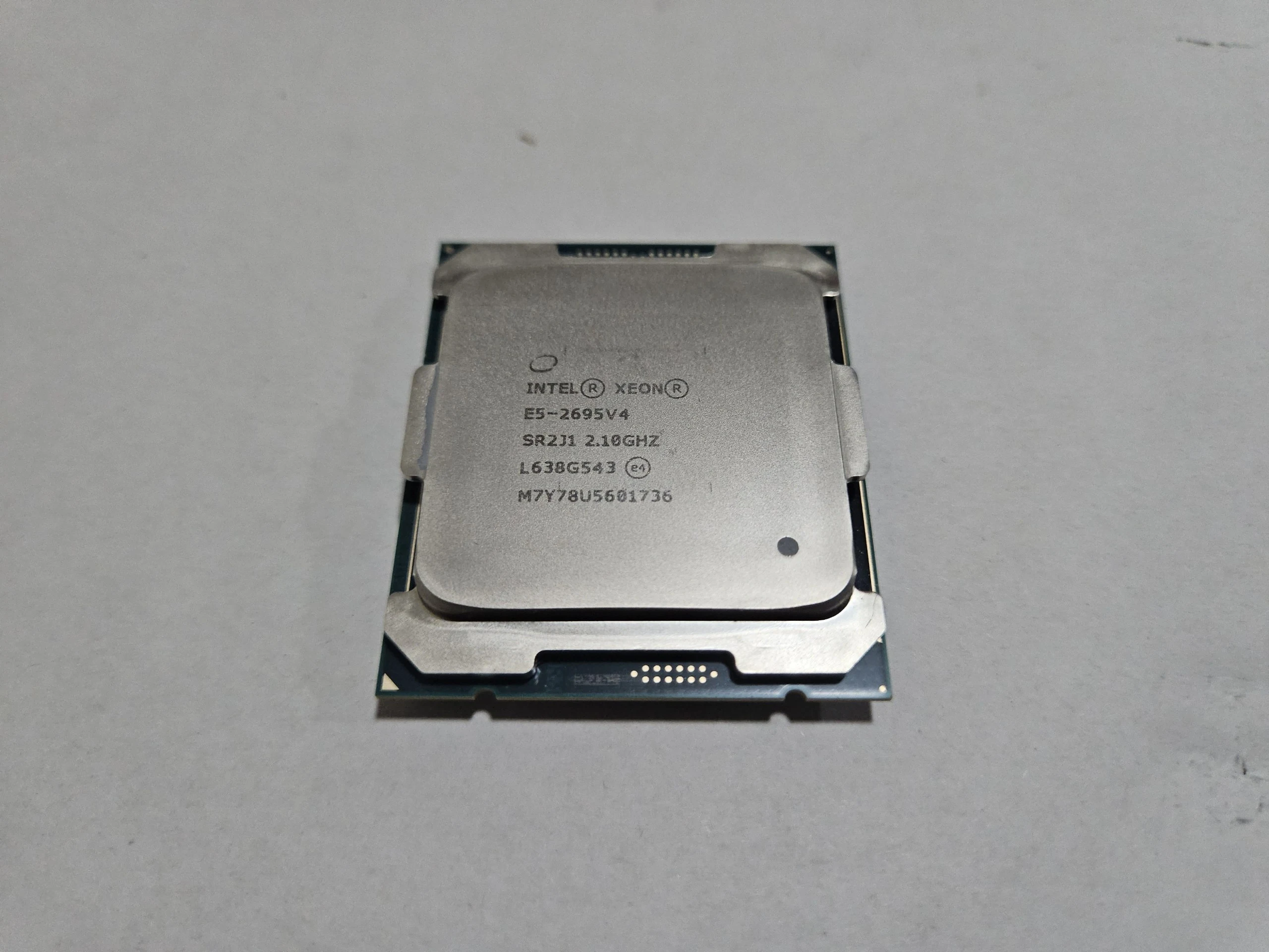 Intel Xeon E5-2695 v4 Processor thumbnail 3