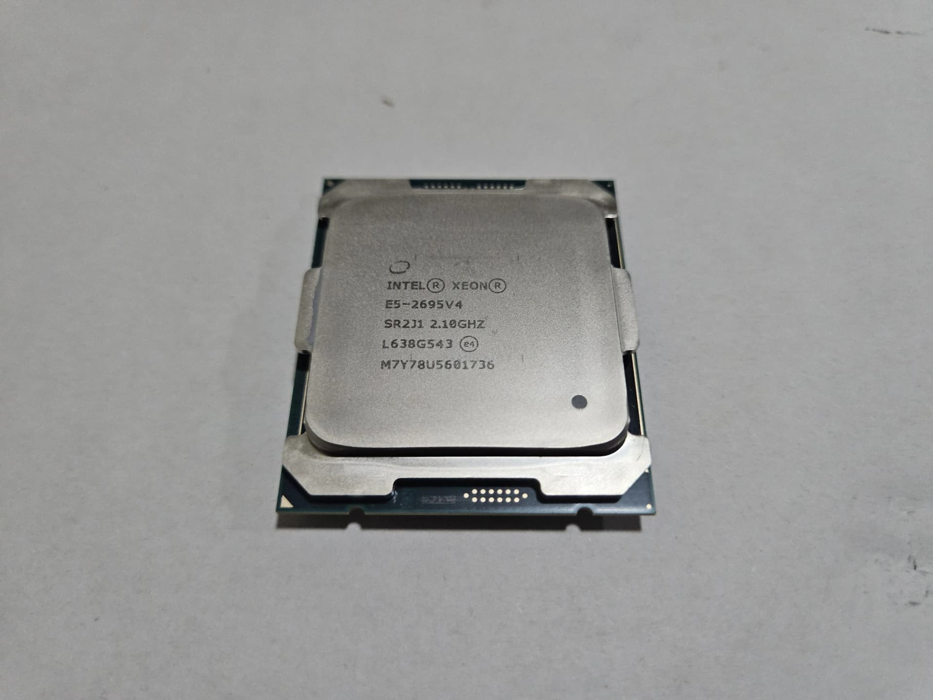 Intel Xeon E5-2695 v4 Processor